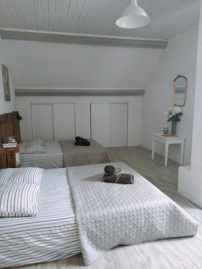 Chambre Familiale Anna "Mon Lit Au Pre" , Jusqu'A 4 Adultes Et 2 Enfants Avec Piscine Familles, Couples Ou Femmes Seulement Pontours Eksteriør bilde