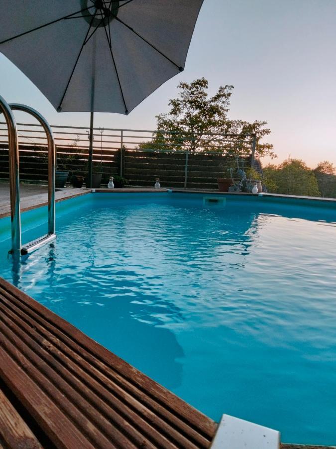 Chambre Familiale Anna "Mon Lit Au Pre" , Jusqu'A 4 Adultes Et 2 Enfants Avec Piscine Familles, Couples Ou Femmes Seulement Pontours Eksteriør bilde